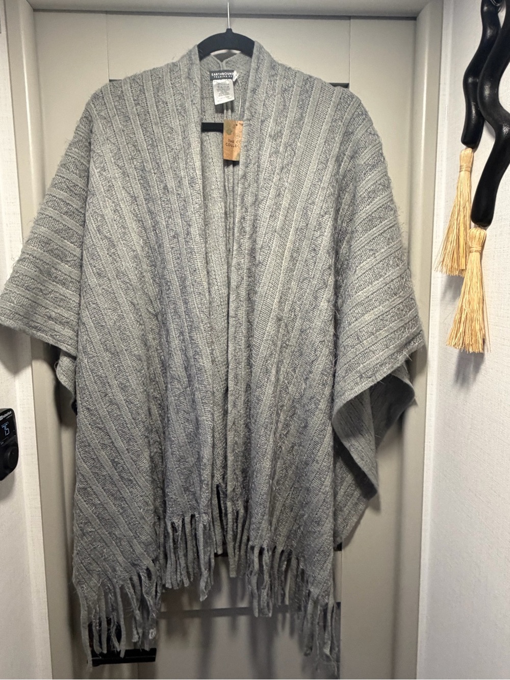 NWT Earthbound Cozy Gray Ribbed Shawl with Fringe - Unbranded